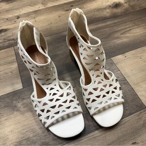 Bare Traps Vachel Block Hesl White Sandals Size 9